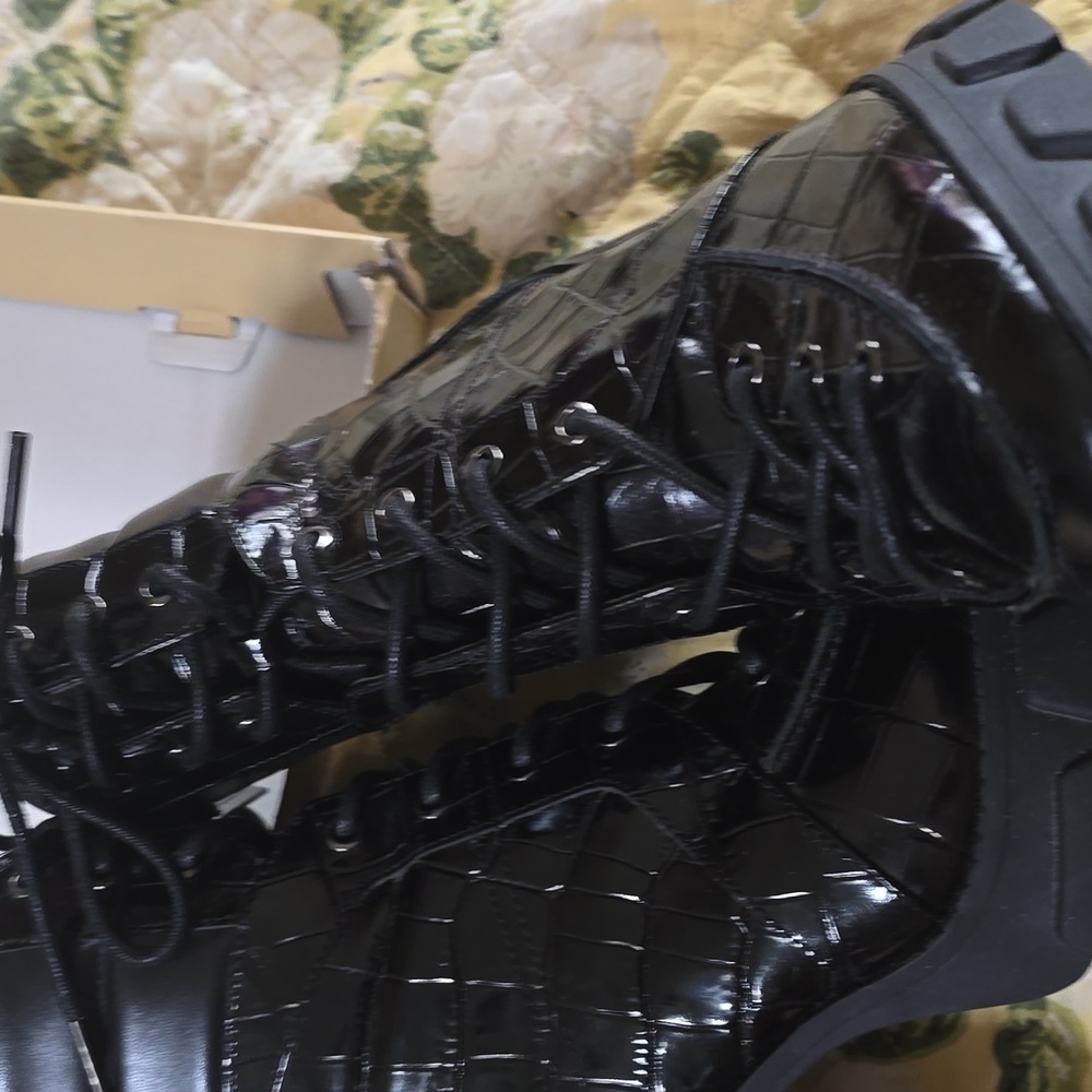 New Imbosed    Michael Kors Boots - Picture 5 of 6